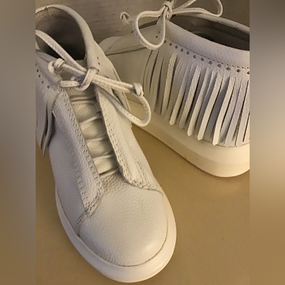 Hollie Watman women white leather Mocassin Fashion sneakers US 6